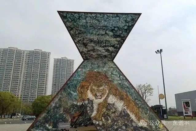DƬ